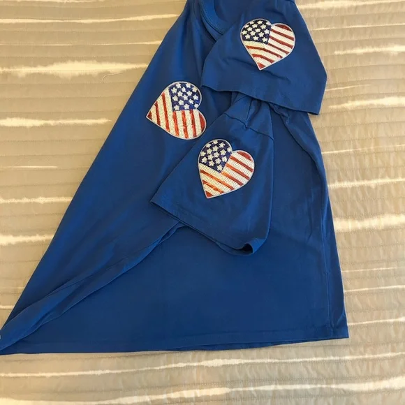 ✨ Patriotic Sequin Heart Graphic Tee – Oversized Fit ✨ - Picture 3 of 3